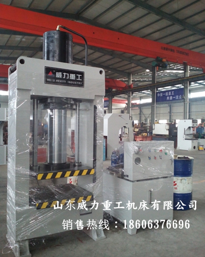 200噸龍門液壓機(jī) 200噸龍門液壓機(jī)